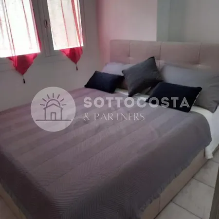 Matteo Flat - *
